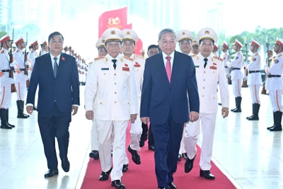 Tổng Bí thư Tô Lâm đến dự Lễ kỷ niệm 80 năm Ngày truyền thống Công an nhân dân Việt Nam (19/8/1945-19/8/2025), 20 năm Ngày hội toàn dân bảo vệ an ninh Tổ quốc (19/8/2005-19/8/2025) và trao tặng Huân chương Sao Vàng lần thứ 5. (Ảnh ĐĂNG KHOA)