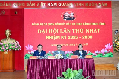 Đoàn Chủ tịch điều hành Đại hội.