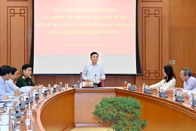 Thường trực Ban Bí thư Trần Cẩm Tú chủ trì giao ban với các ban đảng, văn phòng, các đảng ủy, cơ quan, đoàn thể Trung ương.