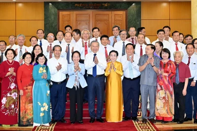 Tổng Bí thư Tô Lâm với Ban Thường vụ Trung ương Hội Khuyến học Việt Nam và các đại biểu.