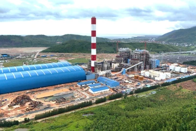 Toàn cảnh Nhà máy nhiệt điện Quảng Trạch I nhìn từ trên cao.