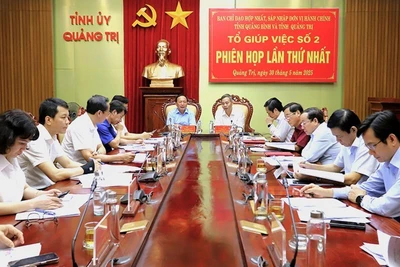 Ban Chỉ đạo hợp nhất, sáp nhập hai tỉnh Quảng Bình và tỉnh Quảng Trị (Tổ giúp việc số 2) họp tại tỉnh Quảng Trị về xây dựng các dự thảo văn kiện cho Đại hội Đảng bộ tỉnh mới.