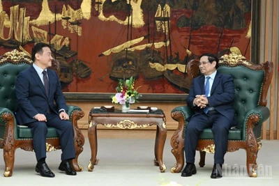 Thủ tướng Chính phủ Phạm Minh Chính tiếp ông Roh Tae Moon, Tổng Giám đốc điều hành Samsung điện tử. (Ảnh: TRẦN HẢI)