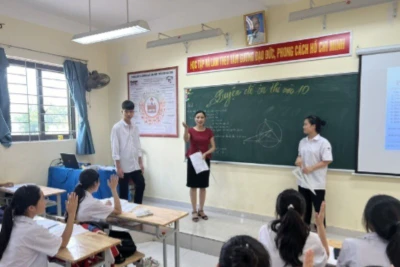 Giờ ôn thi của học sinh lớp 9 Trường THCS Tân Tiến, huyện Chương Mỹ. (Ảnh: QUÝ TÙNG)