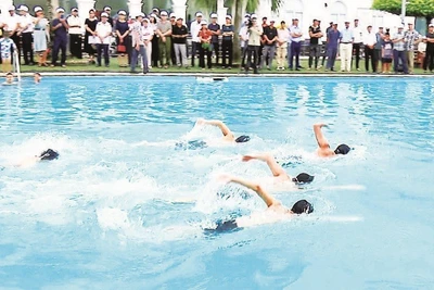 Tập huấn kỹ năng bơi và sơ cứu đuối nước cho trẻ em tại Trung tâm hoạt động Thanh thiếu nhi tỉnh Yên Bái.