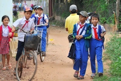 Trẻ em cần có thời gian học tập, rèn luyện, không phải lao động kiếm sống. (Ảnh: HẢI NAM)