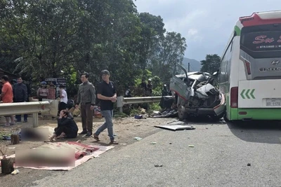 Hiện trường vụ tai nạn nghiêm trọng khiến 2 người tử vong, 3 người bị thương.