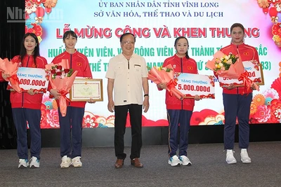 Khen thưởng vận động viên đạt thành tích cao tại SEA Games 33.