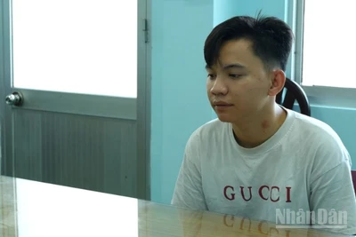 Bị can Nguyễn Tấn Phát bị khởi tố về hành vi tàng trữ trái phép vũ khí quân dụng. 