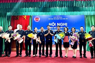 Ngay trong ngày đầu vận hành, Chi cục đã tổ chức hội nghị công bố các quyết định về công tác tổ chức, cán bộ. (Ảnh: CHQ)