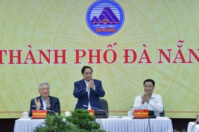 Thủ tướng Chính phủ Phạm Minh Chính chủ trì buổi làm việc với Ban Thường vụ Thành ủy Đà Nẵng. (Ảnh: Thanh Giang)