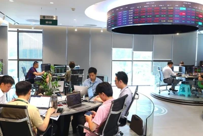 Hệ thống giao dịch chứng khoán đang được đầu tư, hiện đại hóa để đáp ứng khối lượng giao dịch ngày càng lớn. (Ảnh: BÁO NHÂN DÂN)