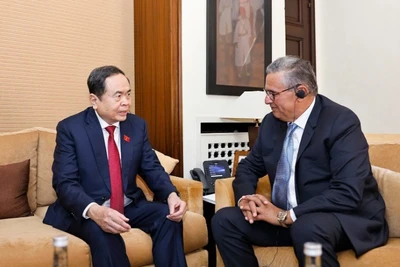 Chủ tịch Quốc hội Trần Thanh Mẫn hội kiến Thủ tướng Morocco Aziz Akhannouch. (Ảnh: Doãn Tấn – TTXVN) 