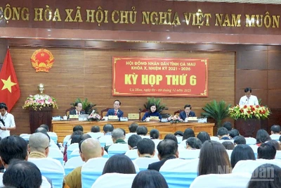 Quang cảnh phiên khai mạc kỳ họp Hội đồng nhân dân tỉnh Cà Mau vào sáng 8/12.