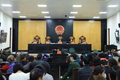 Quang cảnh phiên tòa