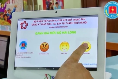 Sự hài lòng của người dân khi làm dịch vụ trực tuyến là động lực đổi mới ngành tư pháp. (Ảnh: Đỗ Nhẫn)