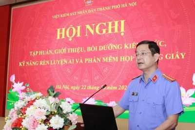 Phó Viện trưởng Viện Kiểm sát nhân dân thành phố Hà Nội Ngô Hồng Sơn phát biểu khai mạc Hội nghị. (Ảnh: HỒNG NGUYÊN)