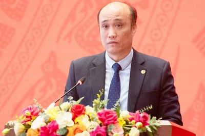 Phó Giáo sư, Tiến sĩ Tô Văn Hoà, Hiệu trưởng Trường đại học Luật Hà Nội.