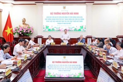 Toàn cảnh buổi làm việc.