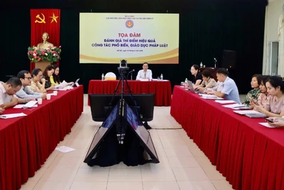 Toàn cảnh tọa đàm đánh giá thí điểm hiệu quả công tác phổ biến, giáo dục pháp luật.
