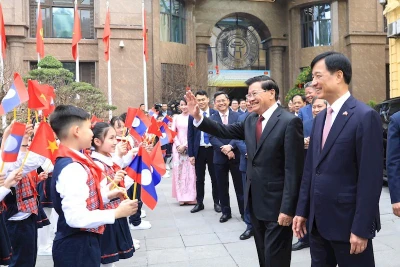 Lễ đón Tổng Bí thư Đảng Nhân dân Cách mạng Lào, Chủ tịch nước Cộng hòa Dân chủ Nhân dân Thongloun Sisoulith. (Ảnh: Quang Thái)