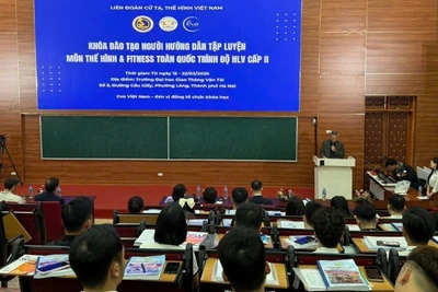 Khóa học được tổ chức theo hai hình thức trực tiếp và trực tuyến, đánh dấu lần đầu tiên tại Hà Nội triển khai đồng thời mô hình đào tạo này.