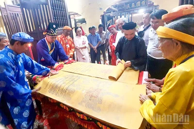 Công Thần Miếu Vĩnh Long vẫn còn lưu giữ 85 đạo sắc nguyên vẹn. 