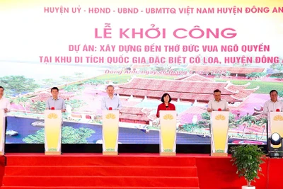 Tổng Bí thư Tô Lâm cùng các đại biểu ấn nút khởi công xây dựng đền thờ Đức vua Ngô Quyền. (Ảnh: Viết Thành)