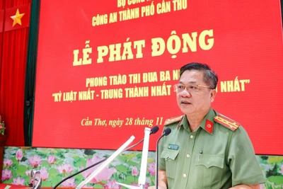 Lãnh đạo công an thành phố Cần Thơ phát biểu tại lễ phát động.