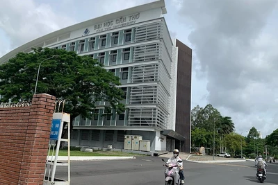 Tòa nhà công nghệ cao Đại học Cần Thơ được xây dựng hiện đại từ nguồn vốn ODA của Chính phủ Nhật Bản. (Ảnh: THANH TÂM)