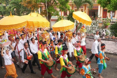 Lễ Dâng y của đồng bào Khmer thành phố Cần Thơ được gìn giữ phát huy giá trị văn hóa.