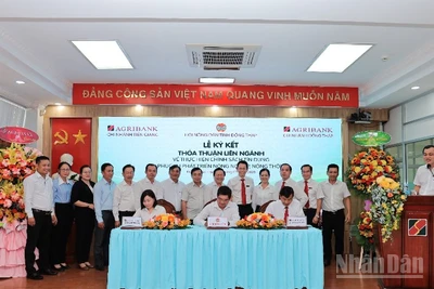 Các đơn vị ký kết thỏa thuận về thực hiện chính sách tín dụng phục vụ phát triển nông nghiệp, nông thôn.