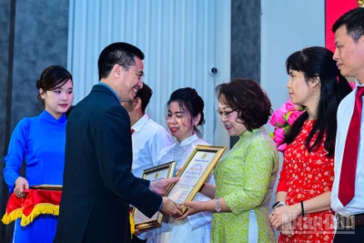 Cán bộ Báo Nhân Dân được biểu dương điển hình tiên tiến của Công đoàn Khoa học và Công nghệ Việt Nam.