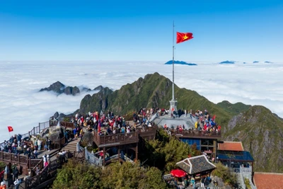 Đỉnh Fanxipang là điểm nhấn của du lịch Lào Cai luôn thu hút đông đảo du khách.