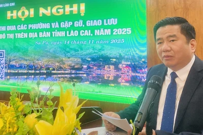 Đồng chí Tô Ngọc Liễn, Chủ tịch Ủy ban nhân dân phường Sa Pa phát biểu khai mạc hội nghị.