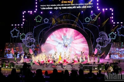 Quang cảnh Lễ khai mạc "Tháng trải nghiệm điểm đến du lịch Lâm Đồng năm 2025”.