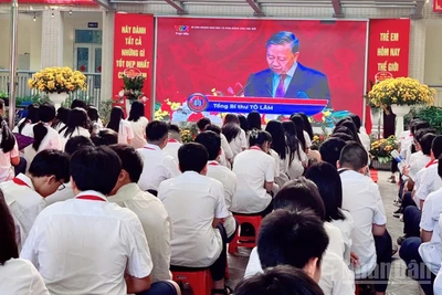 Trường trung học cơ sở Hoàng Hoa Thám, phường Ngọc Hà long trọng tổ chức lễ khai giảng năm học 2025-2026. 