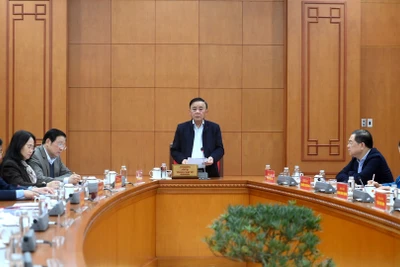 Đồng chí Trần Cẩm Tú, Ủy viên Bộ Chính trị, Thường trực Ban Bí thư, chủ trì cuộc làm việc. (Ảnh: ĐĂNG KHOA)