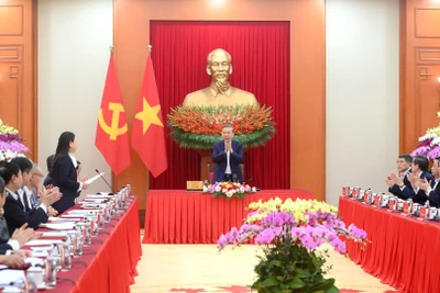 Tổng Bí thư Tô Lâm chủ trì làm việc với các Tổ Biên tập về tổng kết 100 năm Đảng lãnh đạo cách mạng Việt Nam và 40 năm thực hiện Cương lĩnh xây dựng đất nước trong thời kỳ quá độ lên Chủ nghĩa xã hội. (Ảnh: ĐĂNG KHOA)