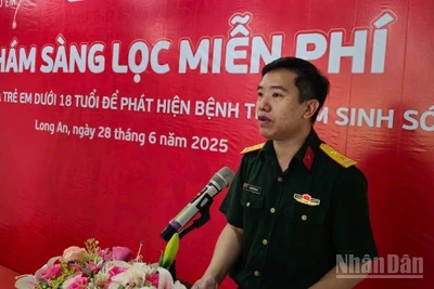 Giám đốc Viettel chi nhánh Long An Nguyễn Đình Tú phát biểu tại lễ khai mạc.