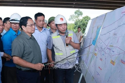 [Ảnh] Thủ tướng Phạm Minh Chính kiểm tra một số dự án trọng điểm tại Quảng Trị