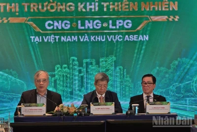 Diễn đàn Chiến lược và xu hướng phát triển thị trường Khí thiên nhiên (CNG, LNG, LPG) tại Việt Nam và khu vực ASEAN. (Ảnh: KIM DUNG)