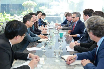 Bộ trưởng Công thương Nguyễn Hồng Diên đã có buổi làm việc với Hội đồng Kinh doanh Canada do ông Goldy Hyder - Chủ tịch kiêm Giám đốc điều hành dẫn đầu.