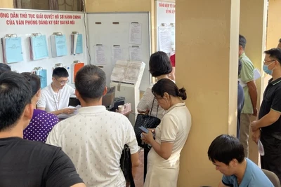 Giải quyết thủ tục hành chính về đất đai tại Văn phòng Đăng ký đất đai Hà Nội. 