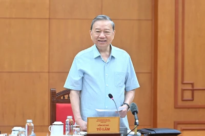 Tổng Bí thư Tô Lâm chủ trì làm việc với Ban Thường vụ Đảng uỷ Chính phủ về Luật Đất đai (sửa đổi) và các luật liên quan. (Ảnh ĐĂNG KHOA)