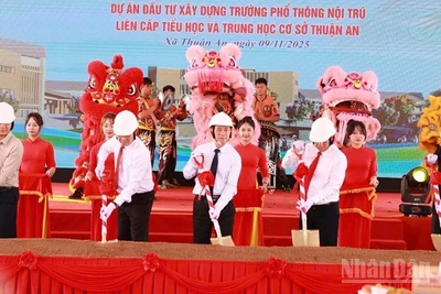 Phó Thủ tướng Chính phủ Hồ Đức Phớc dự Lễ khởi công xây dựng Trường phổ thông nội trú liên cấp tiểu học và trung học cơ sở Thuận An, xã Thuận An, tỉnh Lâm Đồng.