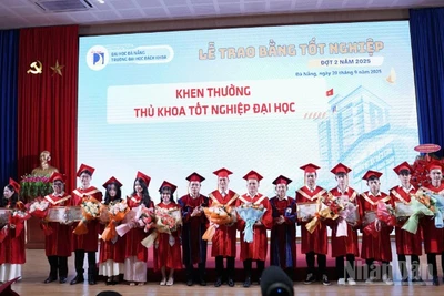 Đà Nẵng vinh danh sinh viên xuất sắc trong học tập, nghiên cứu. (Ảnh: ANH ĐÀO)