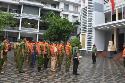 Công an thành phố Đà Nẵng tổ chức Lễ xuất quân lực lượng thanh niên xung kích tham gia hỗ trợ nhân dân phòng, chống bão số 12.