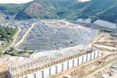 Hiện các khu vực chôn lấp rác của Đà Nẵng tại bãi rác Khánh Sơn đã đầy.