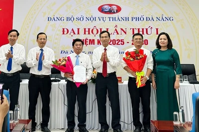 Ngày 16/6 Đảng ủy Nội vụ thành phố Đà Nẵng công bố quyết định thành lập Chi bộ đặc khu Hoàng Sa. (Ảnh: KIM LẬP)